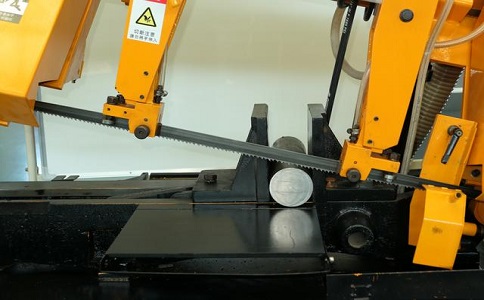 仁怀数控带锯床自动送料精度会出现偏差吗？