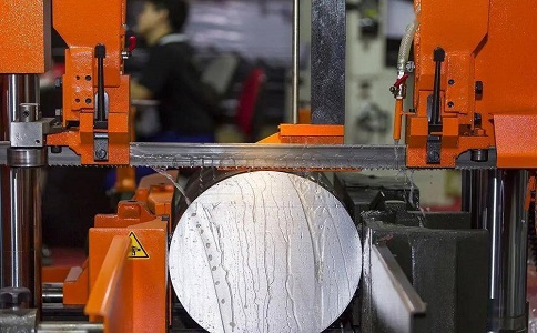 仁怀立式金属带锯床切削出现跑带故障解决方法！